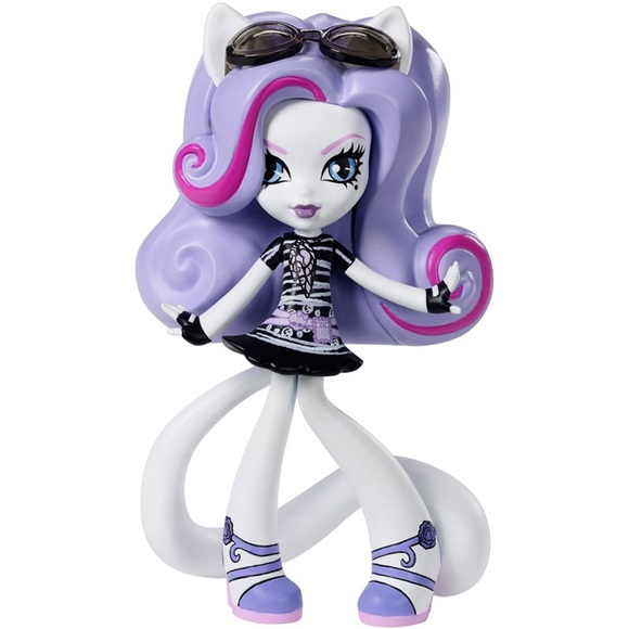 LOOKING FOR: Monster High Vinyl Figurines! - Picture 12 of 12